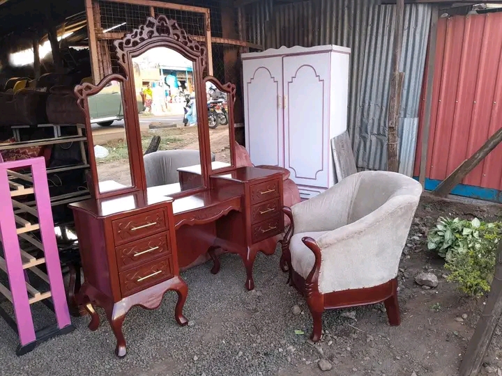 Custom furniture installed in a home project: Gallery Item 14, Muranga